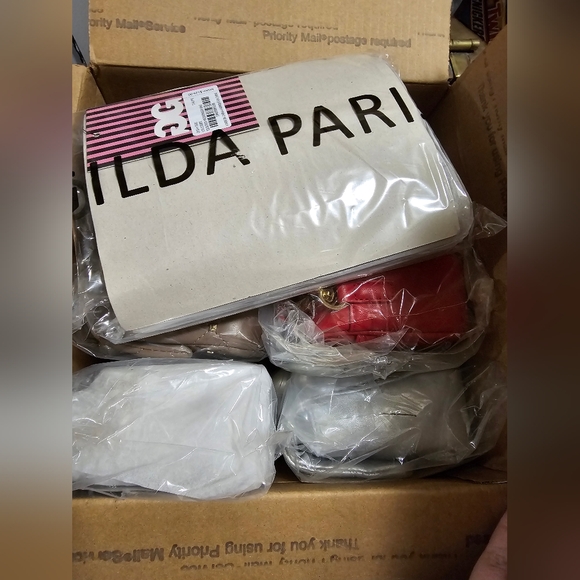 NWT Badgley Mischka Clutch with optional chunky chain crossbody. - Picture 12 of 12